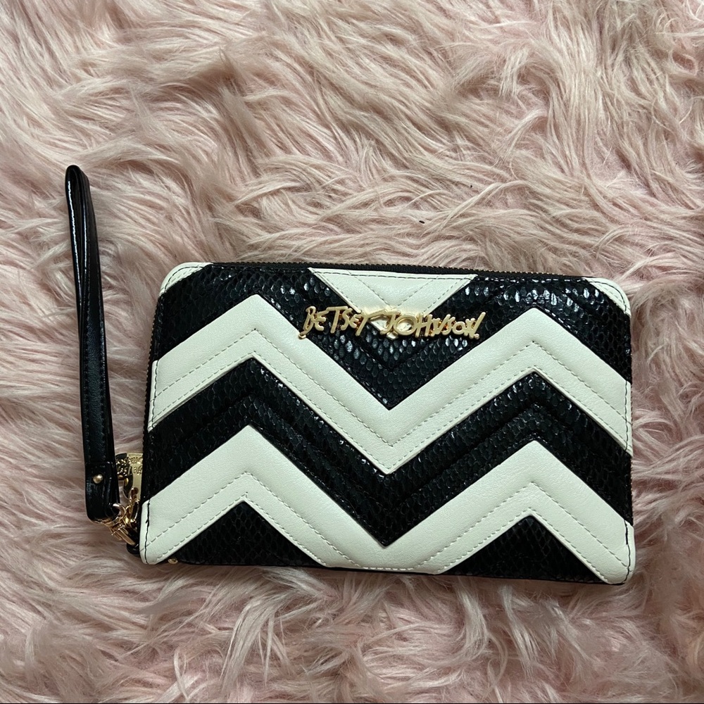 Betsey Johnson wallet - new without tags